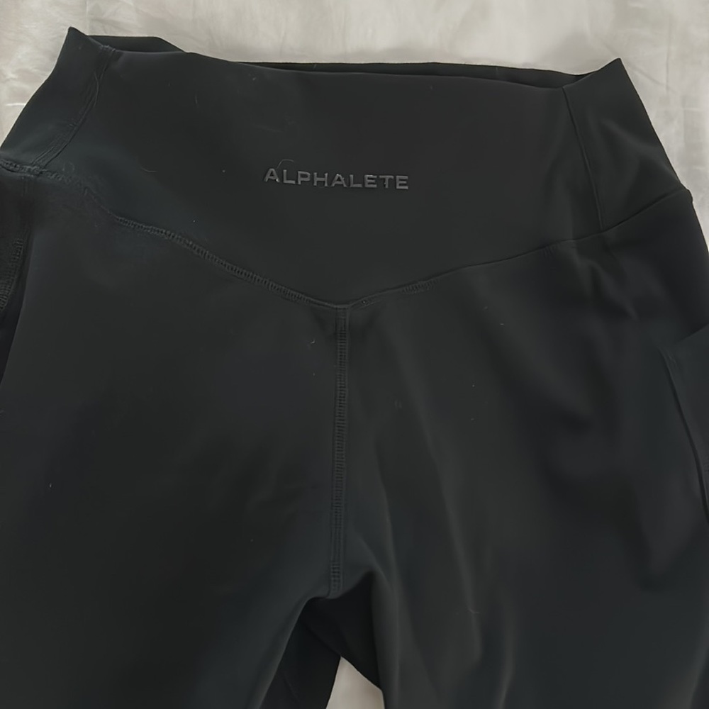Alphalete black pocket leggings, size medium, perfect condition